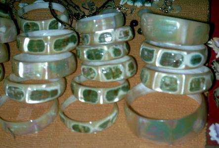 <B><FONT color="#ff00ff">Great green turban bracelets </FONT></B>